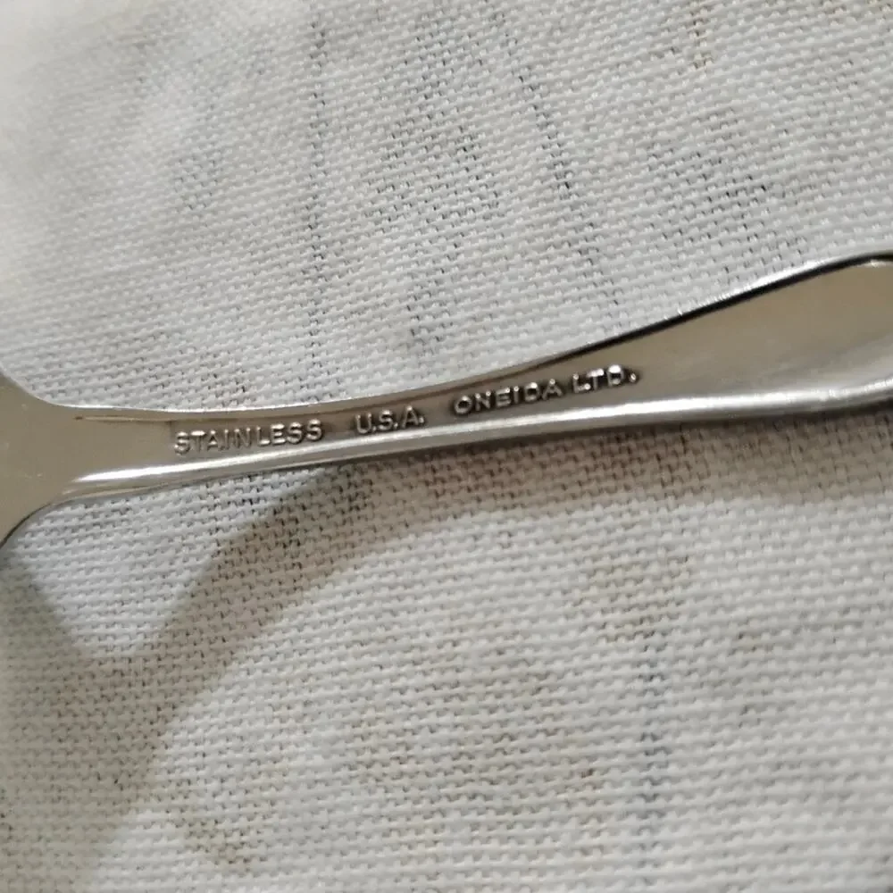 4 Pieces Oneida Berkeley Square Spoons 3 Place Oval Soup Teaspoon Stainless USA